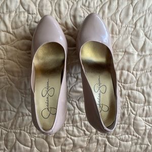 Jessica Simpson woman’s high heels. Size 7.5.color tan.